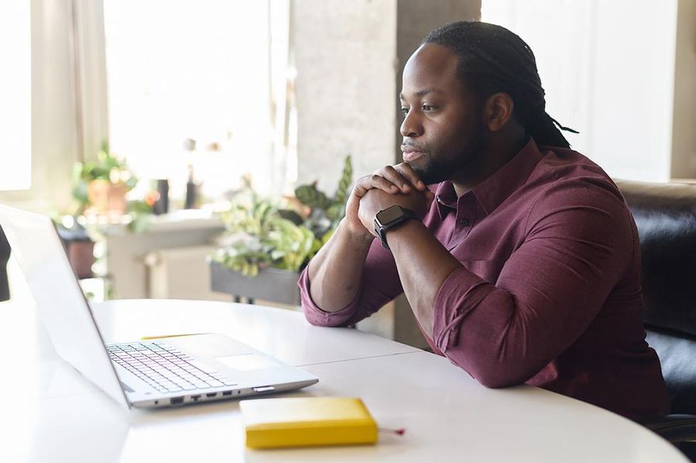 Man on laptop avoids a job posting scam